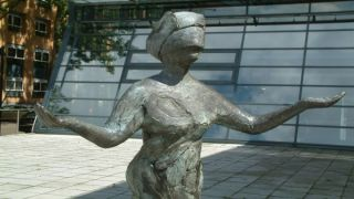Vrouwe Justitia beeld voor de Utrechtse rechtbank.  Illustratie afkomstig van RTV Utrecht. http://www.rtvutrecht.nl/